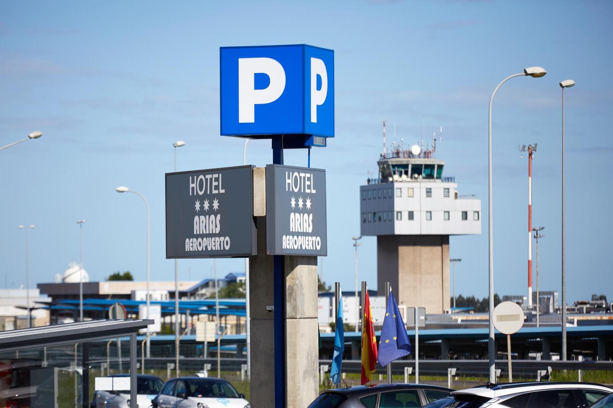 Hotel Arias Aeropuerto Santiago Del Monte Extérieur photo