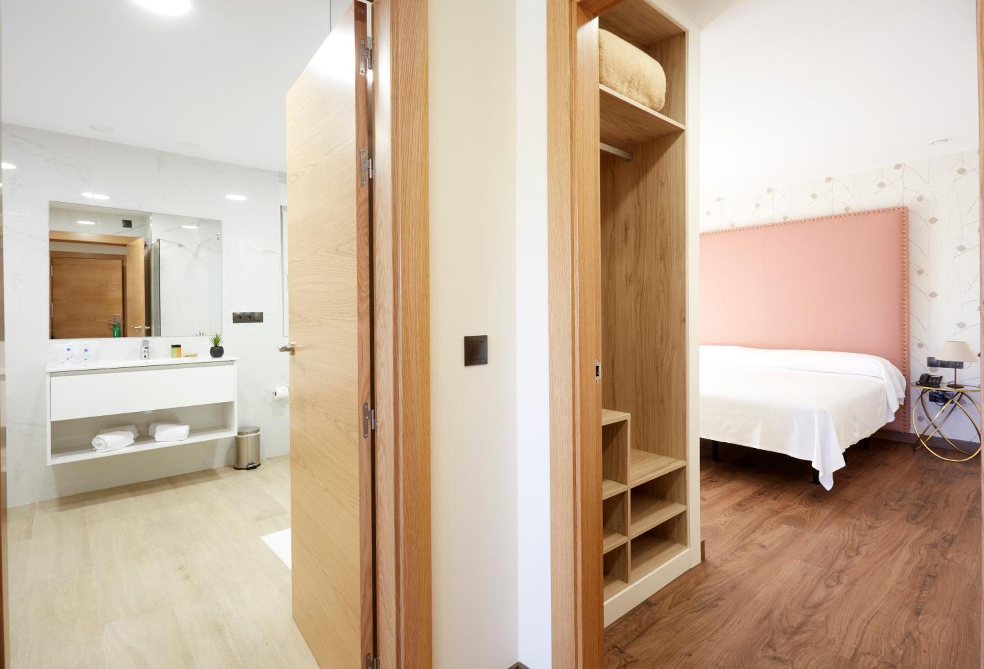 Hotel Arias Aeropuerto Santiago Del Monte Extérieur photo