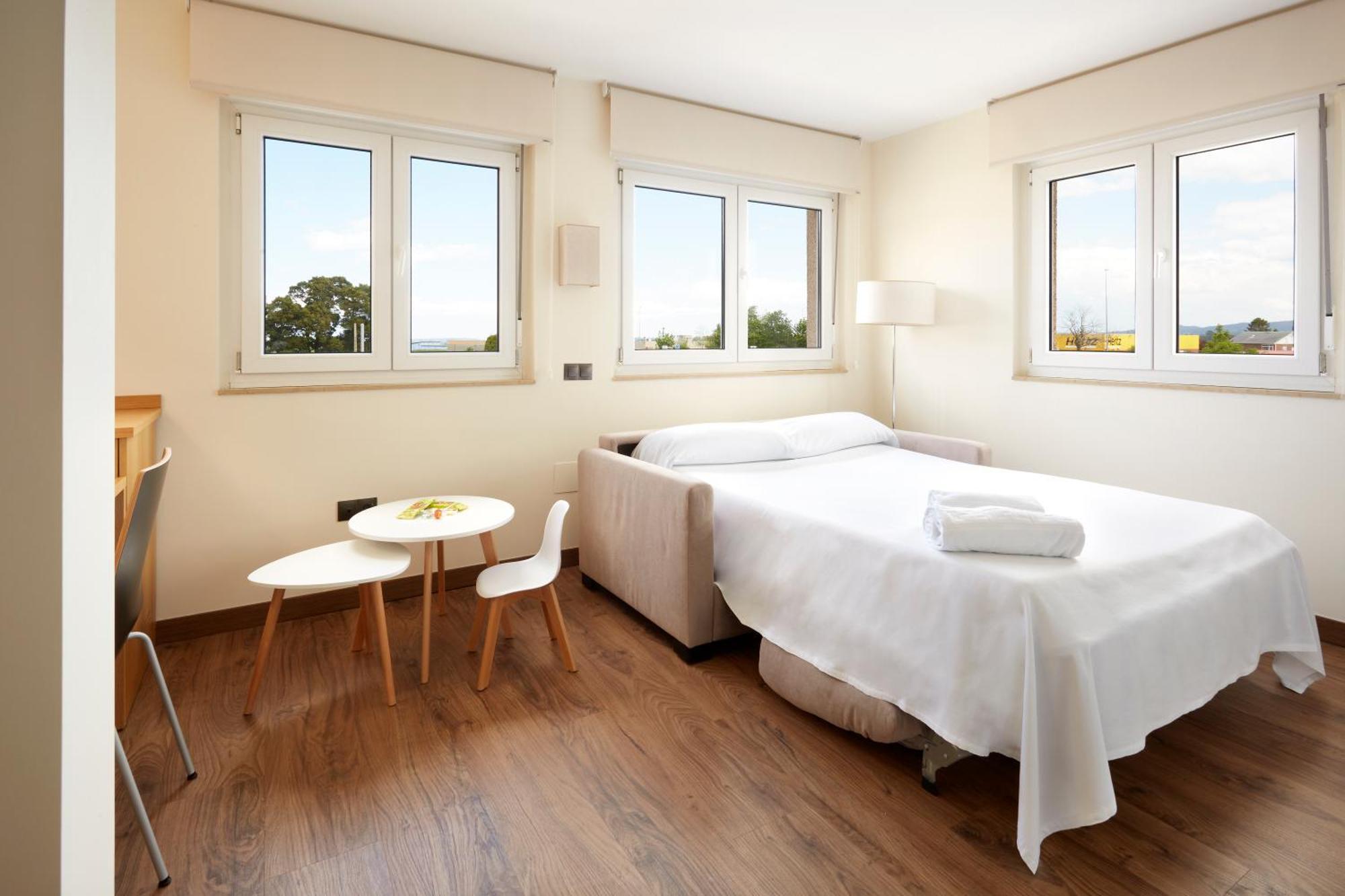 Hotel Arias Aeropuerto Santiago Del Monte Extérieur photo
